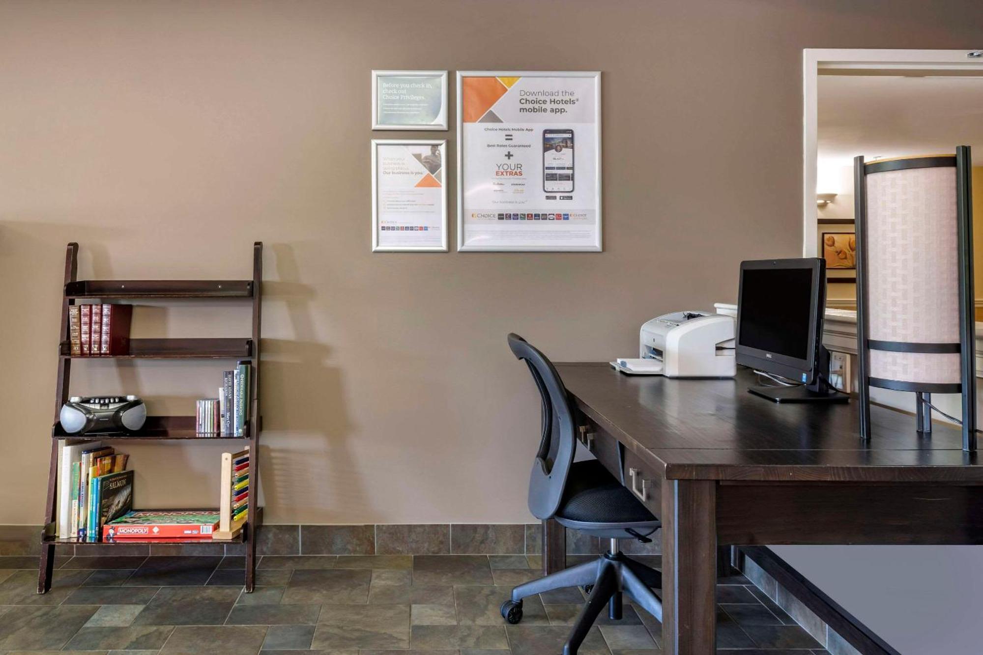 Quality Inn & Suites Quispamsis Rothesay Εξωτερικό φωτογραφία